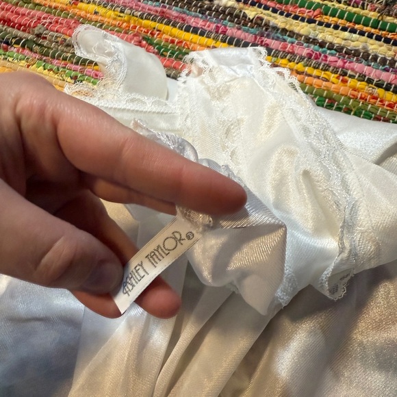 Vintage Ashley Taylor White Satin Lace Camisole Size Large – Made in USA - Picture 4 of 4